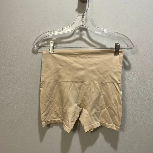 Yummie by Heather Thomson shapewear shorts - Picture 1 of 6